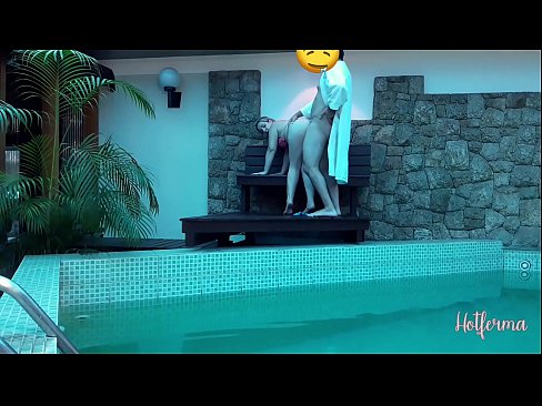 ❤️ Chefen bjuder in tjänsteflickan till poolen, men kunde inte motstå en het Porno at sv.hentaiteca.ru ❌❤